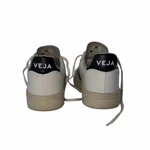 Veja White and black leather sneakers - Picture 7 of 9
